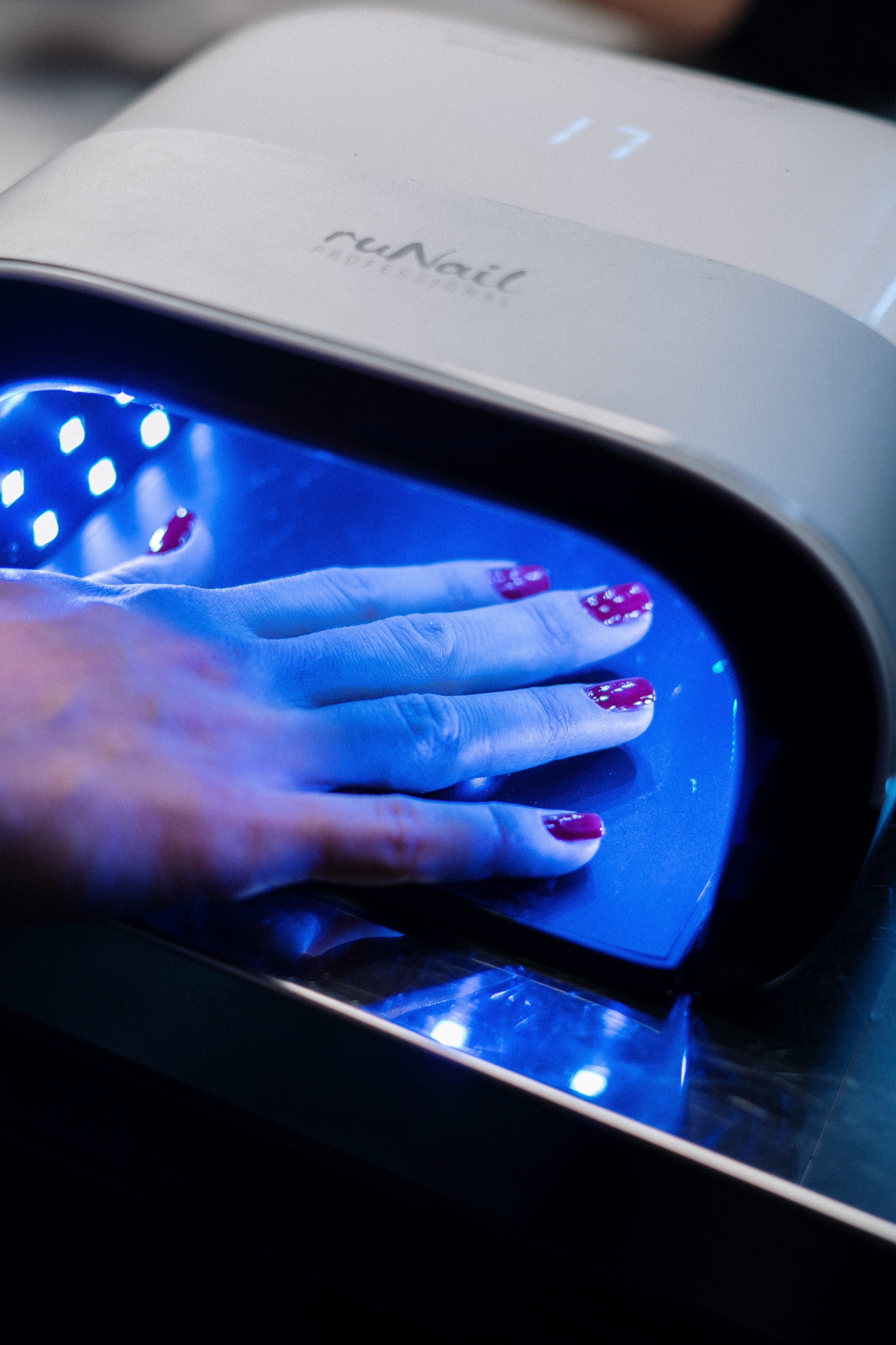 Could ultraviolet nail salon lights contribute to cancer risk? This Phoenix  dermatologist has answers | Fronteras